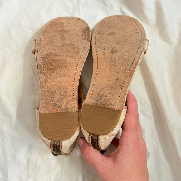 Bed Stu Soto Sandals Women's 7 Cream Leather Distressed Gladiator Zip Flat - Picture 5 of 8